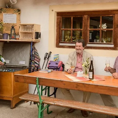 Weingut Und Ferienwohnung Pomassl Apartment *